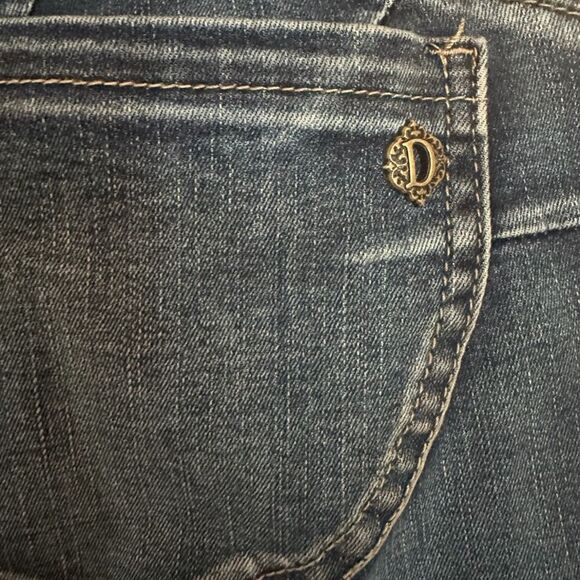 Democracy "Ab"solution Distressed Blue
Ankle Skimmer Booty Lift. No Gap Waist 10 - Picture 8 of 9